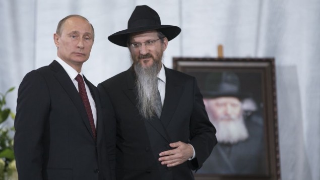 Russian President Vladimir Putin speaks with Russia's Chief Rabbi Berel Lazar in the Jewish Museum in Moscow, Thursday, June 13, 2013. (AP Photo/Alexander Zemlianichenko)